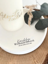 Elegante weiße Unterlage mit dem Schriftzug 'Kuschelige Weihnachtszeit' für eine stilvolle Tischdekoration, gefertigt von easy-sticks, Rub on UV Sticker randlos Home 3 A5.