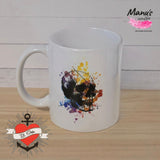 Kaffeetasse mit einer farbenfrohen Schädel Skizze von easy-sticks, perfekt für kreative Geschenke und persönliche Gestaltung.