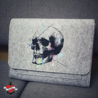schicke graue Tasche mit einem einzigartigen Schädel Design, ideal für kreative Bastelprojekte, Schädel Skizze Plotterdatei zum Downloaden von easy-sticks