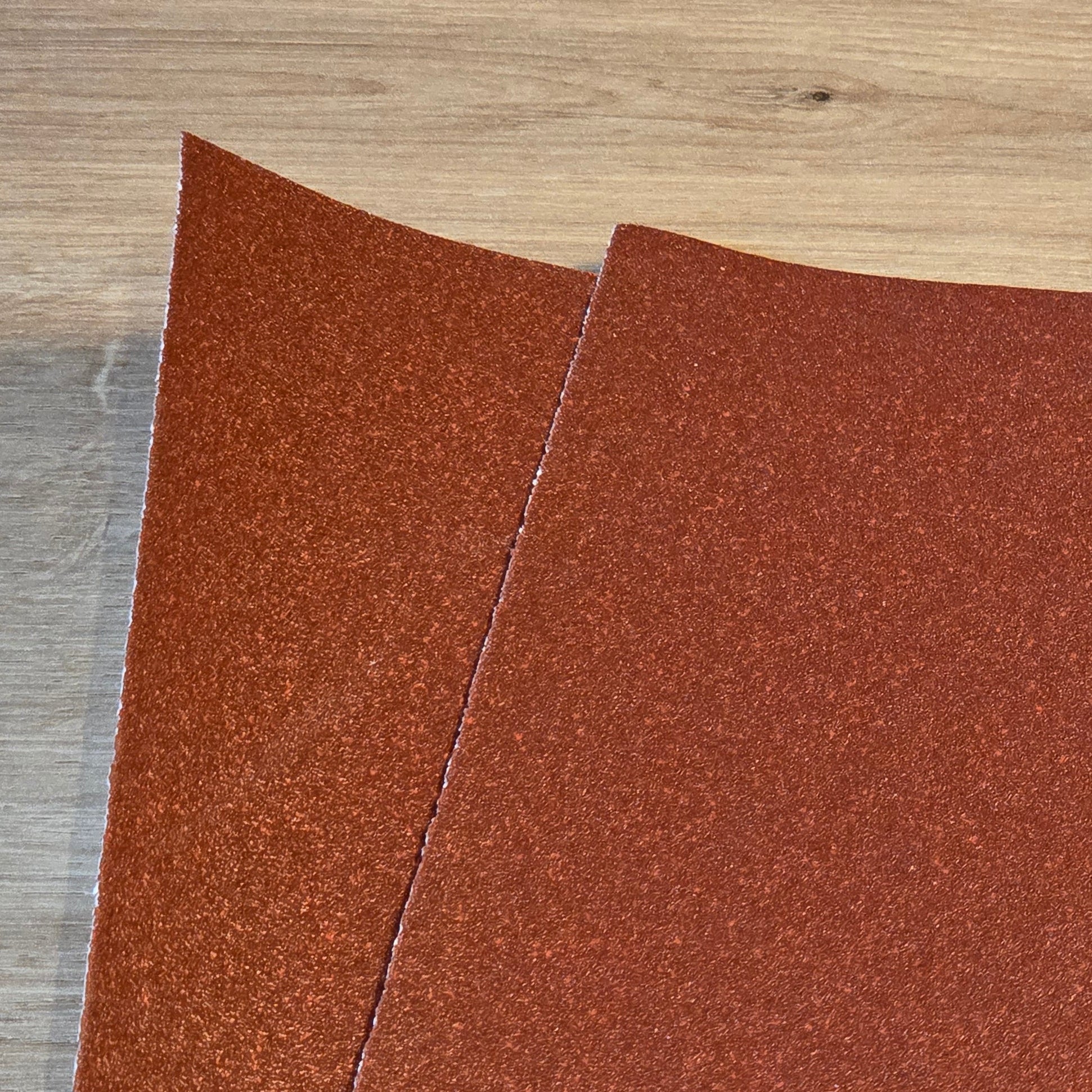 Schleifpapier Set 5-teilig mit Körnung 100 (230x280mm) für Holz, Metall & Lack. Professionelle Qualität für perfekte Schleifarbeiten. Jetzt günstig online kaufen!