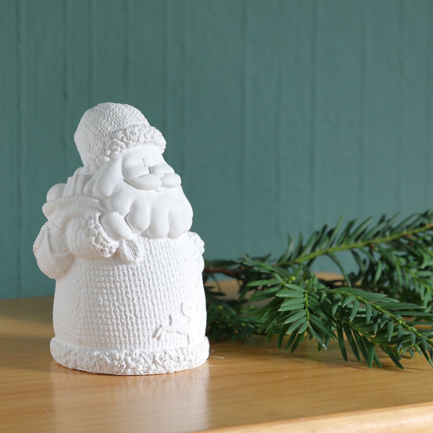 Detailreiche Silikon-Gießform von easy-sticks für einen festlichen Weihnachtsmann/Nikolaus, perfekt zum Basteln und Dekorieren in der Weihnachtszeit.