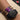Armband mit personalisierten Schildern "HEUL" und "LEISE" auf einem Handgelenk, zusammen mit einer Smartwatch. Entdecke die "Armband und Schnürsenkel Schilder mit Wörtern" Plotter und Laser Datei von easy-sticks für kreative Projekte.
