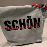 Bunte Kosmetiktasche mit dem Aufdruck 'SCHÖN, dass es mich gibt' von easy-sticks, inspiriert von der Plotterdatei, ideal für kreative Projekte.