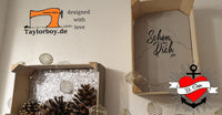 Wandkunst mit dem inspirierenden Spruch "Schön, dass es dich gibt" in einem stilvollen Rahmen, hergestellt mit der Plotterdatei von easy-sticks – die perfekte Ergänzung für Ihr Zuhause.