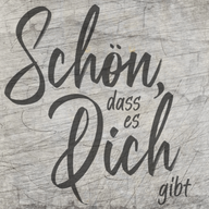 Elegant gestaltete Schrift mit dem Text "Schön, dass es dich gibt" auf rustikalem Holz hintergrund, ideal für kreative Projekte mit der Plotterdatei von easy-sticks.