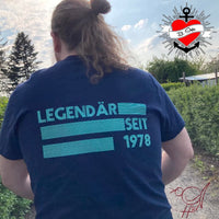 Cooles navyblaues T-Shirt mit dem Motiv 'LEGENDÄR SEIT 1978', ideal für individuelle Projekte von easy-sticks, erhältlich in der 'EINZIGARTIG SEIT' Plotterdatei.