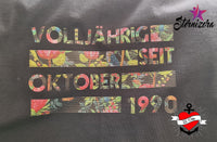 EINZIGARTIG SEIT Plotterdatei auf schwarzem T-Shirt mit bunten floralen Buchstaben von easy-sticks, perfekt für außergewöhnliche Anlässe.