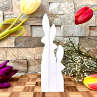 Drei schmale Hasen aus Silikon von Easy-Sticks, die elegant nebeneinander stehen, perfekt zum Gießen von dekorativen Elementen. Silikonform - 3 schmale Hasen.