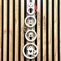 Dekorative Gießform für Ringe - Silikon 4er Set Ringe von easy-sticks, präsentiert mit zarten Blumen und Vogelhäuschen, ideal für kreative DIY-Projekte.
