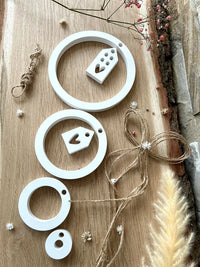 Verschiedene Silikon-Gießformen in Herzhaus-Design von easy-sticks, ideal für dekorative DIY-Anwendungen und kreative Projekte.