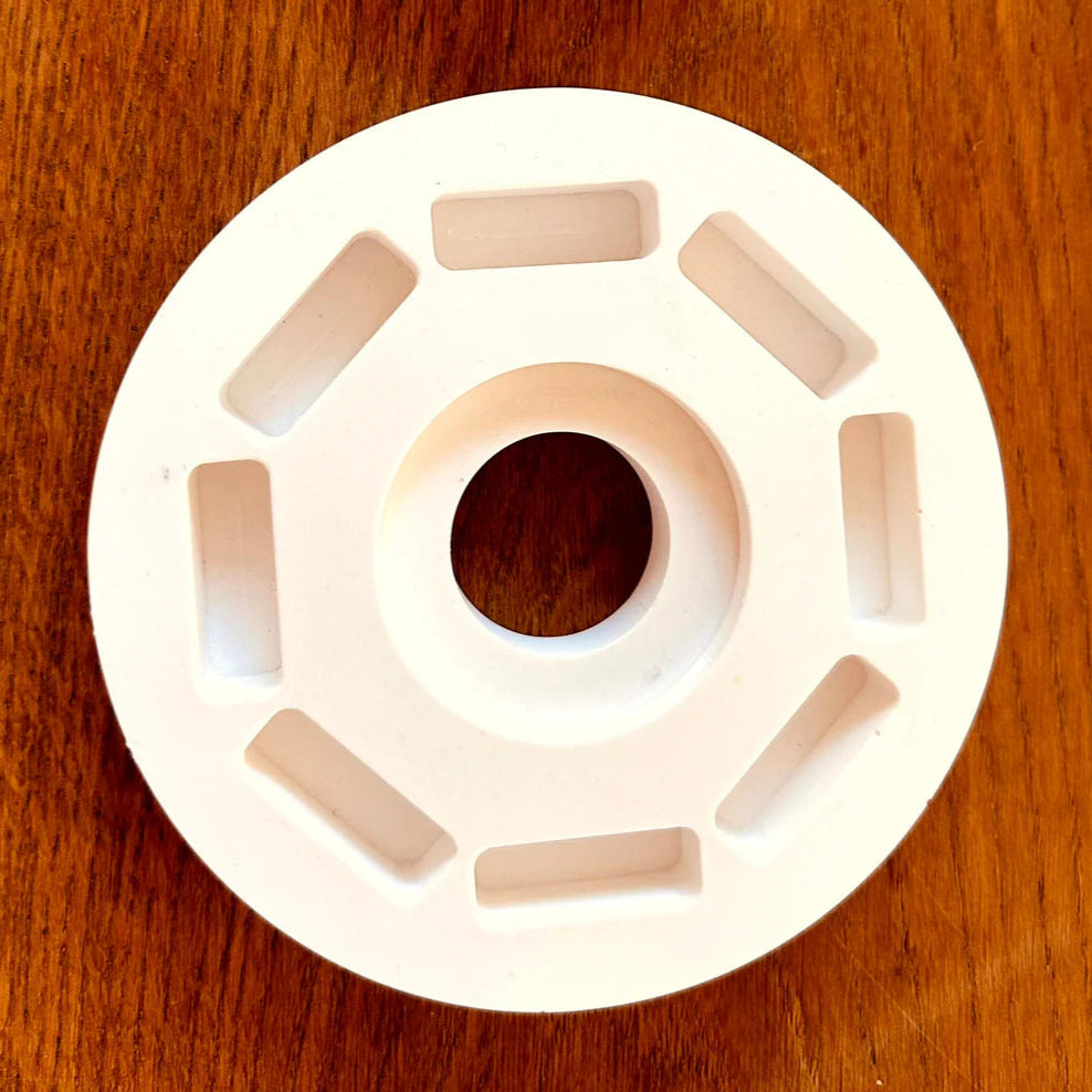 Easy-Sticks Silikon Grundform für Windlicht - Rund in weiß, geeignet für die Kreation individueller Lichthäuser. Perfekte Form für kreative Bastelideen.