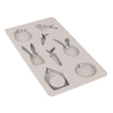 Detailansicht der Silikonform Happy Spring von Easy-Sticks, mit integrierten Zapfen für Aufhängelöcher, perfekt zum Ausgießen von Deko-Anhängern für den Frühling.