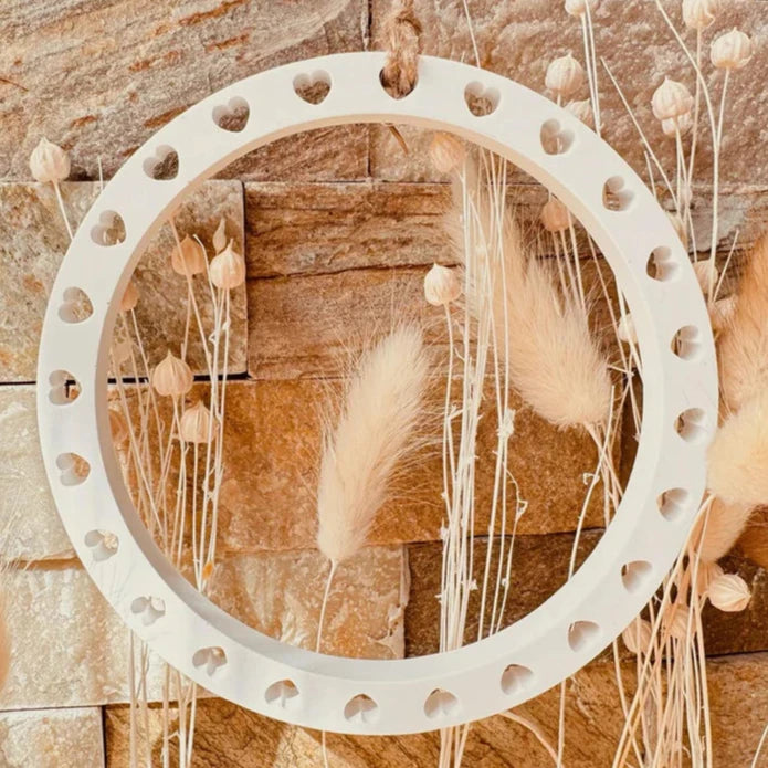 Dekorative Silikon Gießform in Herzring-Design von easy-sticks, ideal zum Basteln von kreativen Objekten und zur Herstellung schöner Deko mit Herzen.