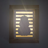 Silikonform - Kürbis Laterne Seitenteil gegossen mit Gießmasse und in Hol Rahmen Klötzchen geklebt