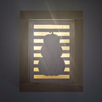 Silikonform - Kürbis Laterne Seitenteil gegossen mit Gießmasse und in Hol Rahmen Klötzchen geklebt