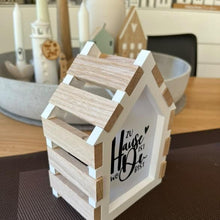 Lade das Bild in den Galerie-Viewer, Silikonform Haus aus Easy-Sticks bauen DIY basteln gestalten Holz Gießpulver Dekoidee zum Einzug Flur
