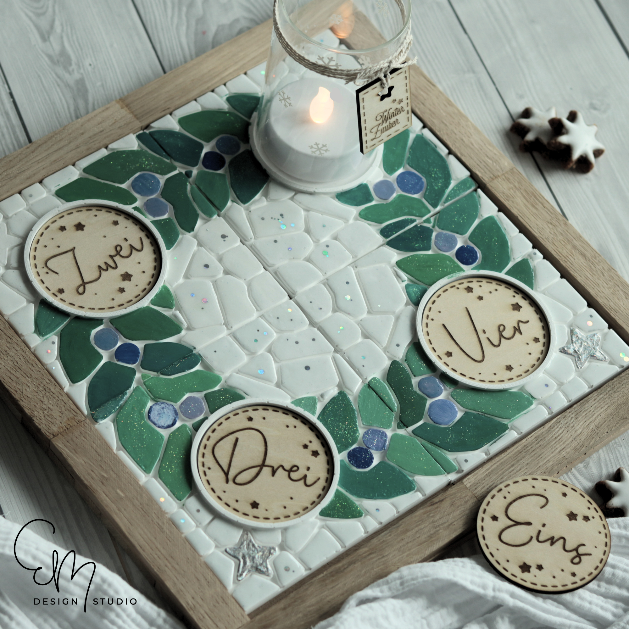 Silikonform – Winterbeeren Adventskranz gegossen und angemalt Mosaik mit Easy-Sticks Rahmen