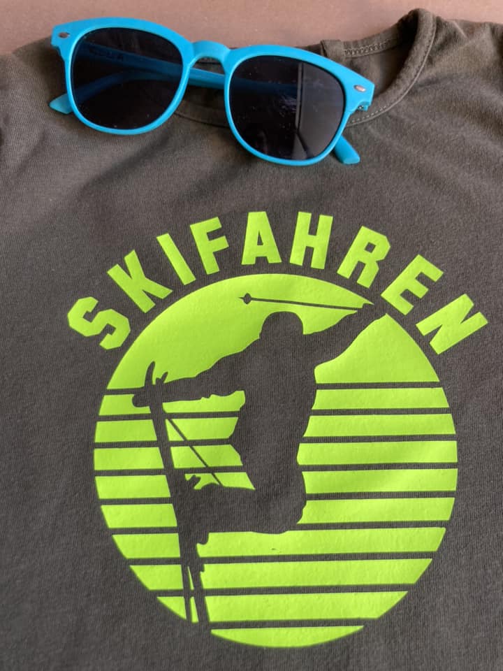 Skifahren  Abzeichen - Plotterdatei Ski Idee DIY Plotter Tasse geschenkidee