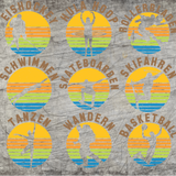 Bunte Sportabzeichen von easy-sticks, inklusive Eishockey, Hula Hoop, Schwimmen, Tanzen, Skateboarden, Skifahren, Wandern und Basketball, perfekt für kreative Projekte mit der Sport 2 Abzeichen Plotterdatei.