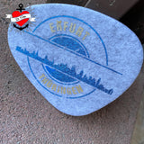 Die "Stempel Skyline Erfurt" Plotterdatei von easy-sticks zeigt ein kreatives Design mit einer bunten Skyline von Erfurt auf weichem Filz, ideal für persönliche DIY-Projekte.