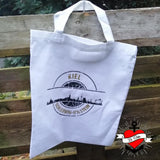Eine umweltfreundliche Tasche mit Druck der "Stempel Skyline Kiel" Plotterdatei von easy-sticks, geeignet für persönliche Designs.