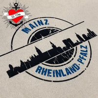 Die Stempel Skyline Mainz Plotterdatei von easy-sticks auf einer naturfarbenen Stofftasche, ideal für persönliche Bastelarbeiten.