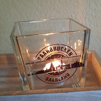 Glaslicht mit dem Motiv Stempel Skyline Saarbrücken von easy-sticks, entworfen als Plotterdatei für abwechslungsreiche Bastelideen.