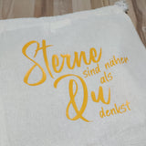 Tasche mit dem Spruch 'Sterne sind näher als Du denkst', entworfen mit der Plotterdatei von easy-sticks. Eine schöne Handarbeit für jeden Anlass.