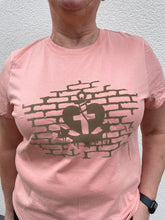 Lade das Bild in den Galerie-Viewer, Kreuz im Herz Anker Streetart Plotter datei idee download kaufen DIY Idee Geschenk beplotten B.Style T-Shirt Jesus Liebe
