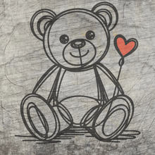 Lade das Bild in den Galerie-Viewer, Ein grafisches Bild eines niedlichen Teddybären mit einem roten Herz, das seine fröhliche Ausstrahlung unterstreicht. Perfekt zum Nutzen mit der Plotter Datei &quot;Teddy mit Herz&quot; von easy-sticks.
