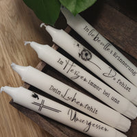 Trauer Kerzen mit liebevoller Beschriftung, ideal für Gedenkfeiern, von easy-sticks, Plotterdatei "Trauer" inkl. PDF für deine Kerzenbeschriftung.