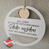 Türschild Willkommens Sprüche, Das Leben ist voller Entscheidungen, Schuhe ausziehen oder den Boden wischen. Plotteridee Geschenkidee Plotter beplotten Haustür bstyle