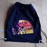 Stylischer Turnbeutel mit dem Design "Jede Fahrt ein kleiner Urlaub" von easy-sticks, ideal für kreative Fahrradliebhaber.