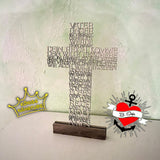 Stilvolles VATER UNSER Kreuz von easy-sticks aus Holz. Auf dem Kreuz ist der Text des Vaterunser Gebets eingraviert, das für kreative Projekte gestaltet wurde.