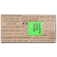 Stempelset Happy New Year FSC 100% von easy-sticks, bestehend aus 23 Holzstempeln mit verschiedenen Neujahrsbotschaften wie 'Happy New Year', 'Viel Glück' und 'Guten Rutsch!', ideal für kreative Bastelprojekte und Neujahrsgrüße.