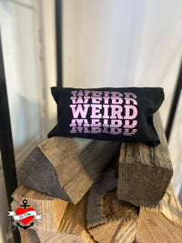 Ein schwarzes Kissen mit dem Schriftzug "WEIRD" in Pink, chillig auf einem Stapel Holz platziert, inspiriert von der kreativen "Weird" Plotterdatei von easy-sticks.
