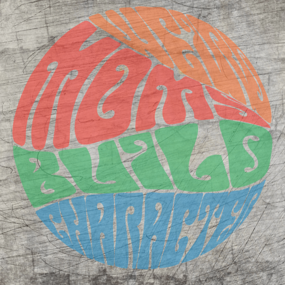 Bunte und kreative Designgrafik der "Weird Moms" Plotterdatei von easy-sticks, kombiniert mit einer Holztextur für visuelle Tiefe.