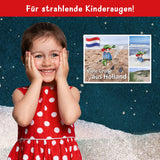 Du erhältst einen Download für ein DINA 4  Blatt mit dem Motiv der Wichtelpostkarte aus Holland. Die Postkarte kannst du einfach ausschneiden, den Namen ergänzen und in den Briefkasten stecken. Auf der Rückseite steht ein schöner Text, was der Wichtel in Holland erlebt. Er fährt Fahrrad, geht im Meer baden, isst jeden Tag Eis und abends schaut er den Möven zu. Dein Kind wird sich freuen.