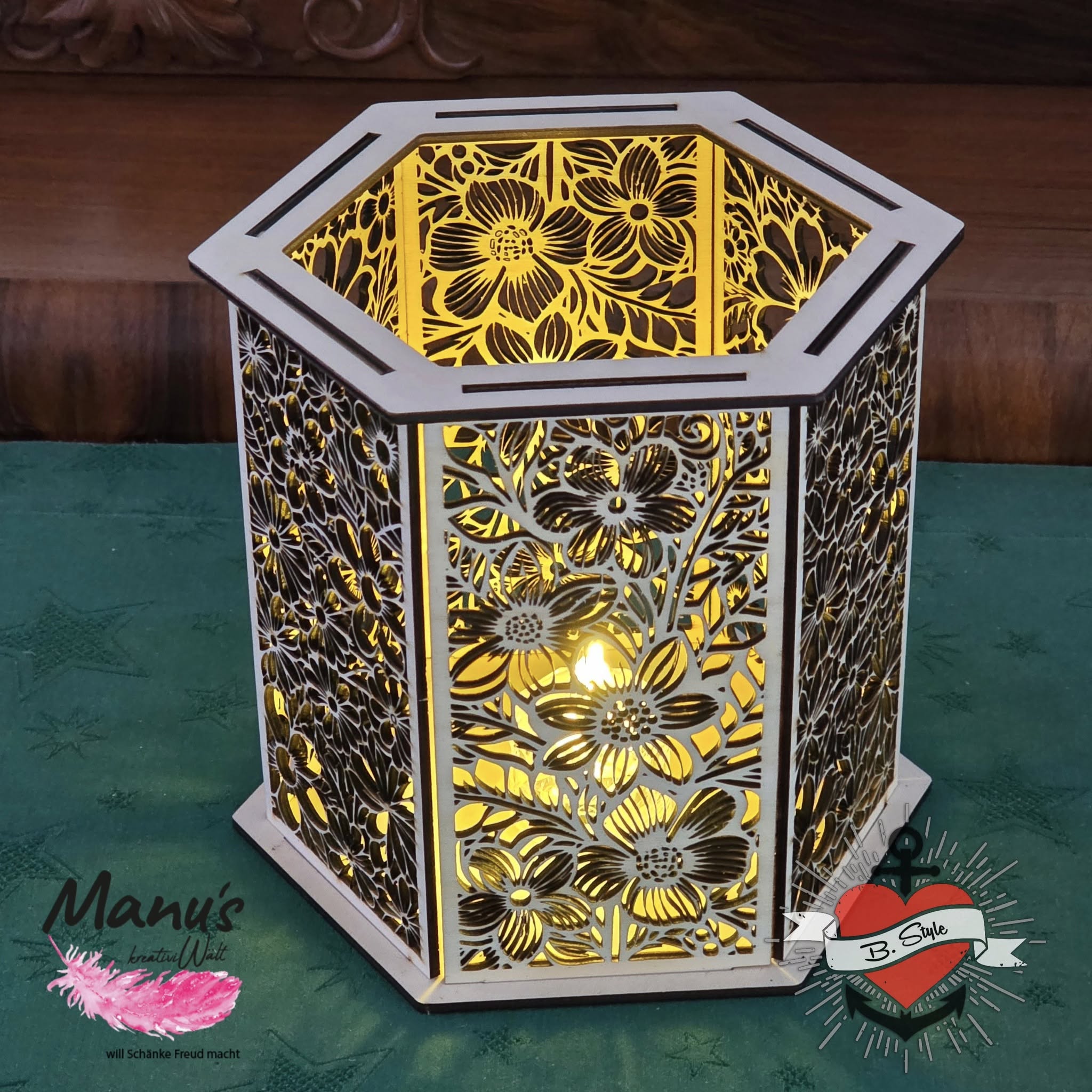 Schönes Blumen Windlicht in Holz, beleuchtet und detailreich, hergestellt mit easy-sticks Laserdatei, 3 und 4 mm.