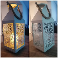 Stimmungsvolles Laternen-Design mit floralem Laser-Ausschnitt, inspiriert von der Laserdatei von easy-sticks. Ideal für schöne Akzente, Titel: Blumen Windlicht Laserdatei 3 & 4 mm.