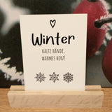 Die Rückseite ist weiß und gut beschreibbar.
Perfekt für die Kartenhalter!
1. Hallo Frühling!
2. Schöner Sommer.
3. Das muss der Herbst sein.
4. Winter: Kalte Hände, warmes Herz!
5. Wunderschöne Ostern!
6. Frohe Weihnachten!