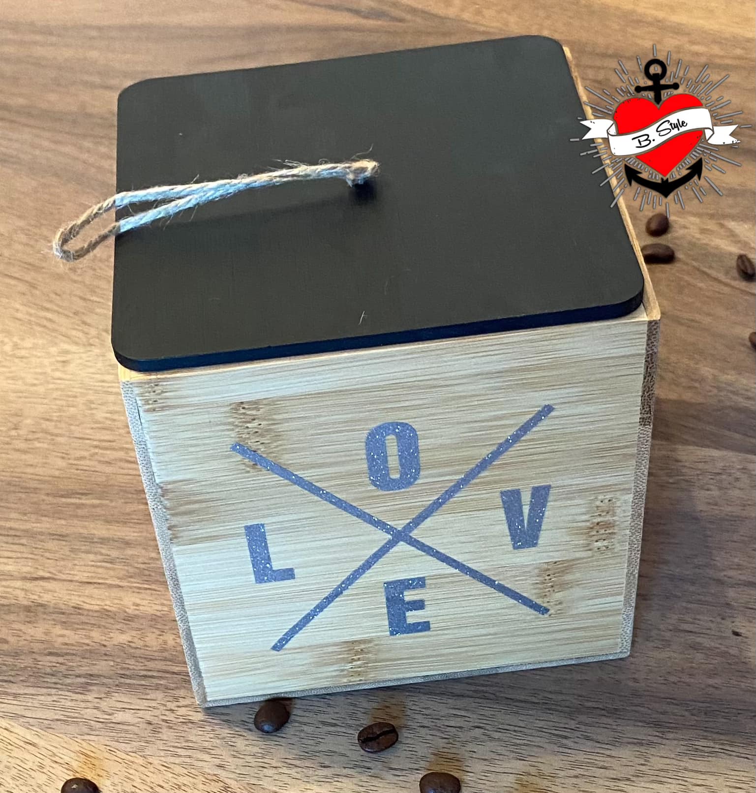 Bambus-Aufbewahrungsbox mit stilvollem Druck, inspiriert von der "X Worte" Plotterdatei von easy-sticks.