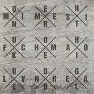 X Worte Plotterdatei von easy-sticks: Kreative Buchstabenanordnung auf Holzoberfläche, perfekt für individuelle DIY-Projekte und Dekorationen.
