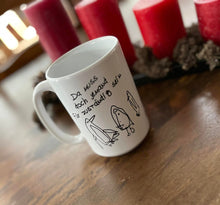 Lade das Bild in den Galerie-Viewer, Weiße Tasse mit minimalistischer Zeichnung von Pinguinen und dem Spruch &quot;Da muss doch jemand für zuständig sein&quot;. Perfekt für kreative Designs, angeboten von easy-sticks.
