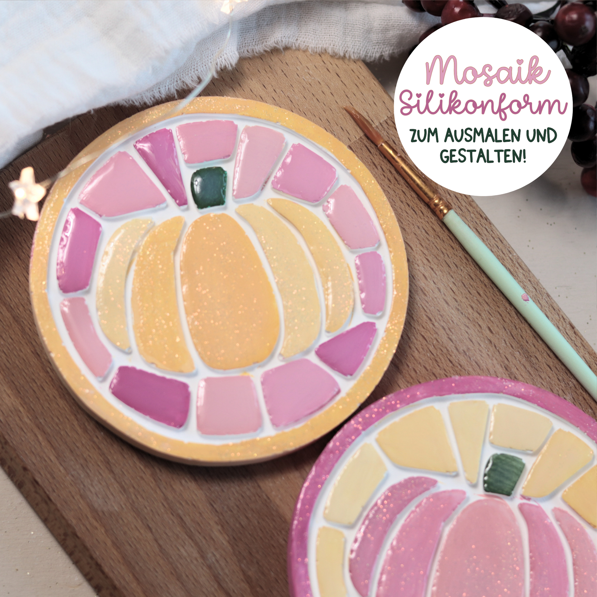 Silikonform Untersetzer - Kleiner Kürbis bemalt von Ella Mattson