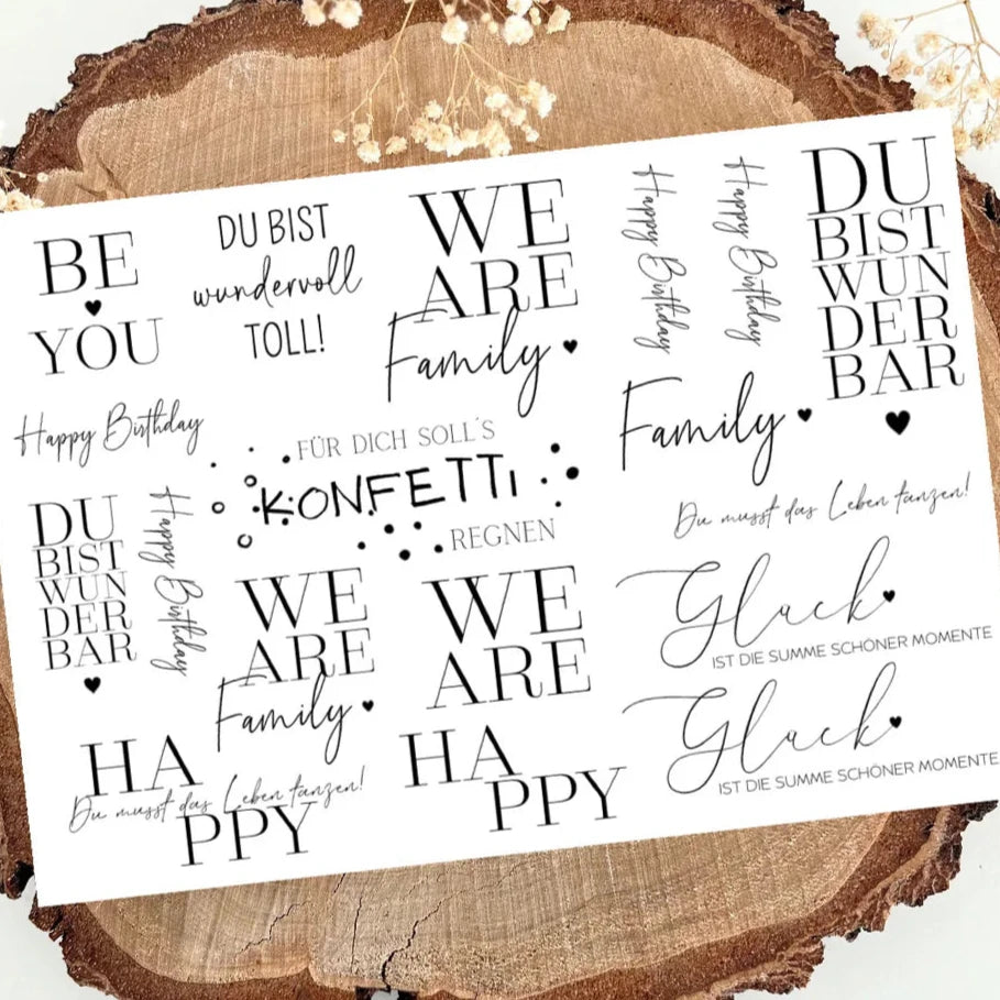 Familien Sticker Design von easy-sticks - Hochwertige 'We are Family' Rub On Sticker in A5, ideal für kreative Projekte, Glückwünsche und mehr.
