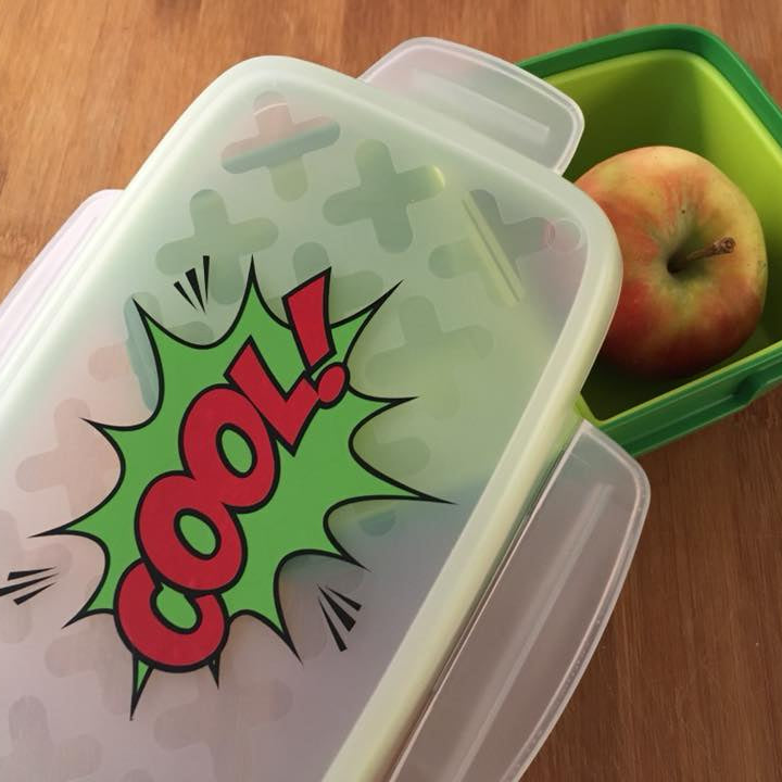 Plastikbehälter mit der Aufschrift 'Cool!' von Easy-Sticks, ideal für kreative Projekte und DIY. Ansprechend und funktional.
