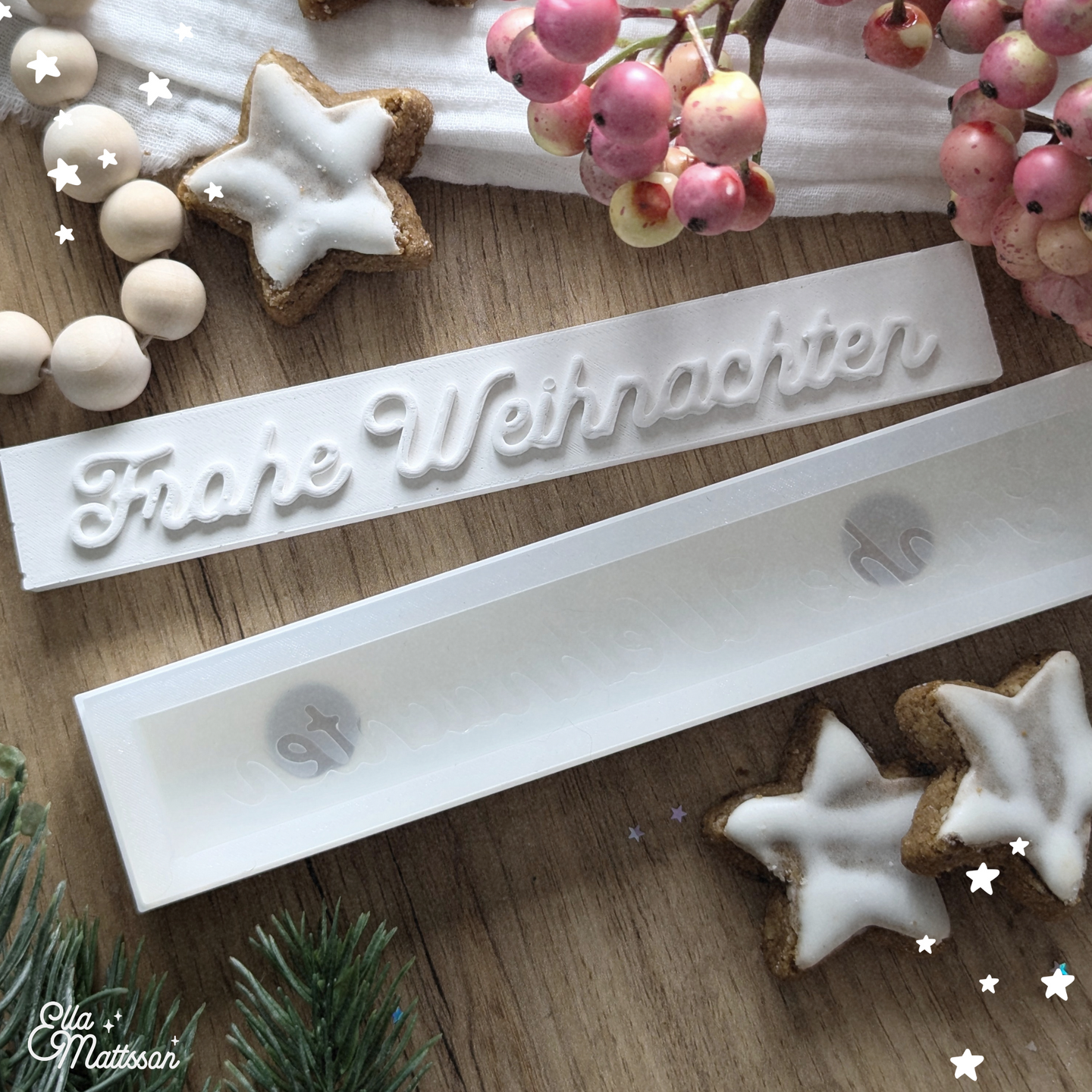 Handgefertigte Silikonform von Easy-Sticks mit dem Schriftzug 'Frohe Weihnachten' und winterlicher Deko, perfekt für kreative Weihnachtsprojekte.