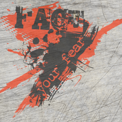 Kreative Plotterdatei "Face your fear" von Easy-Sticks, gezeigt auf einer strukturierten Holzoberfläche mit dynamischem, künstlerischem Design in Schwarz und Orange.