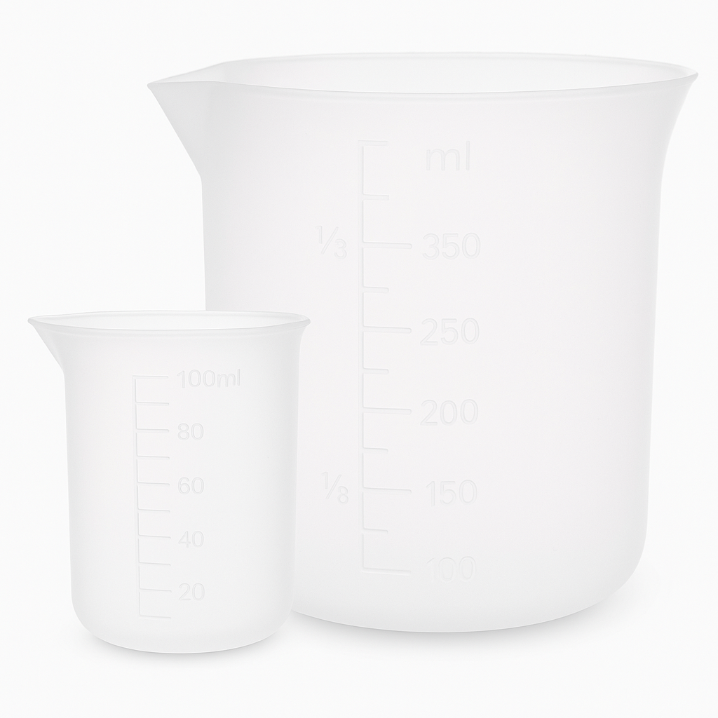 Silikon Messbecher für Gießpulver - 2er Set von Easy-Sticks, bestehend aus einem 100 ml und einem 350 ml Messbecher mit klaren Messskalen für präzise Dosierungen.